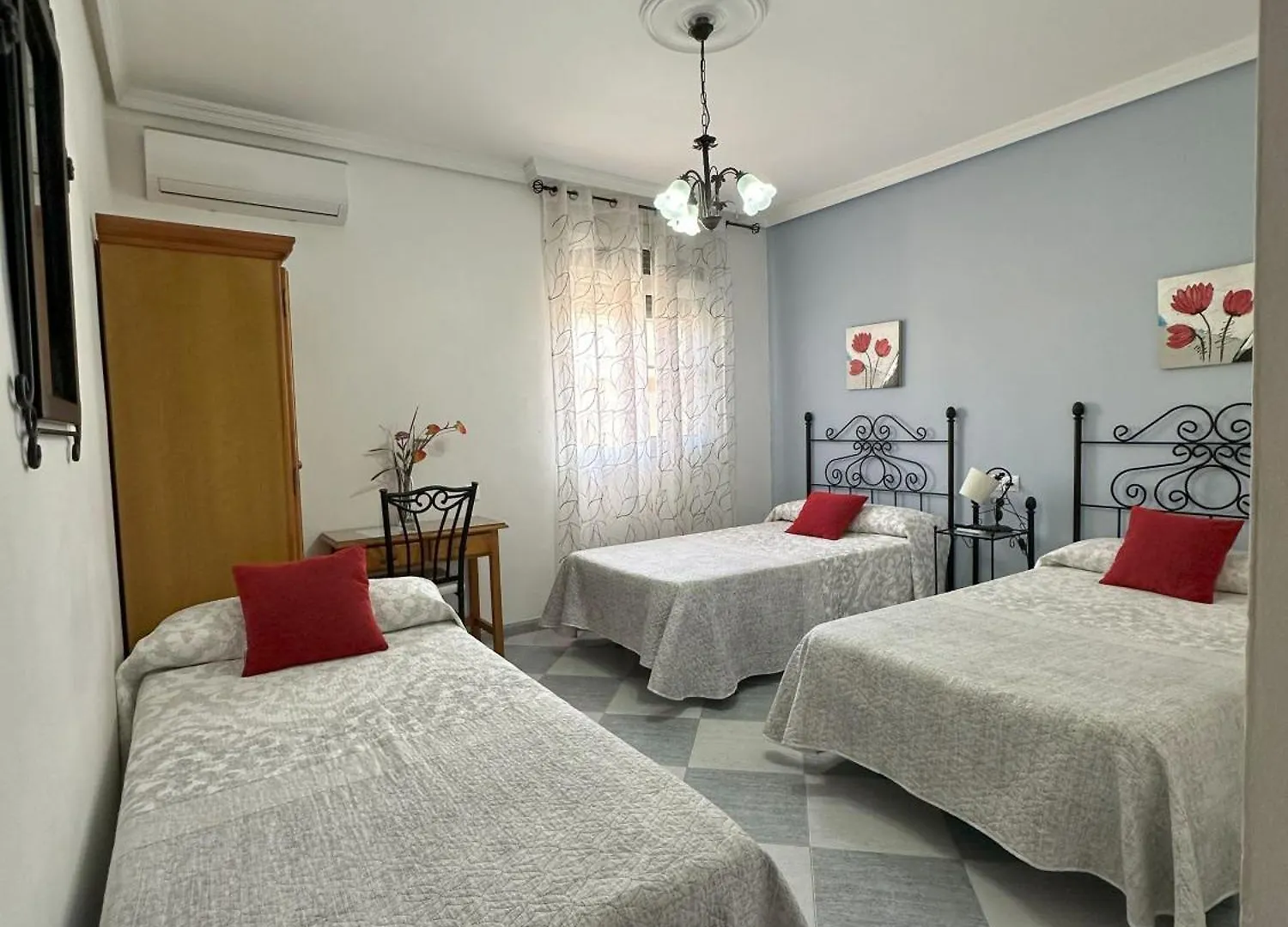 Hostal Avenida Tabernas 0*,